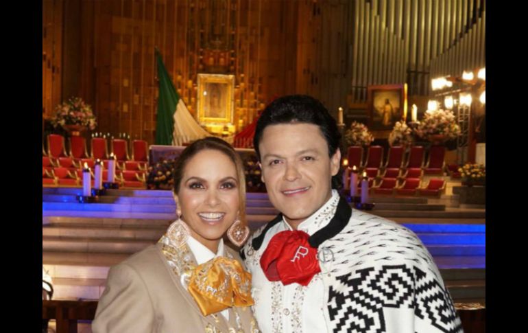 Para cerrar 2015 cantó con Lucero el tema Gema, en las mañanitas a la Virgen de Guadalupe. FACEBOOK / Pedro Fernandez