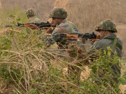 El ejército se encuentra atento para abatir al que sería el quinto agresor de la base. AFP / N. Nanu