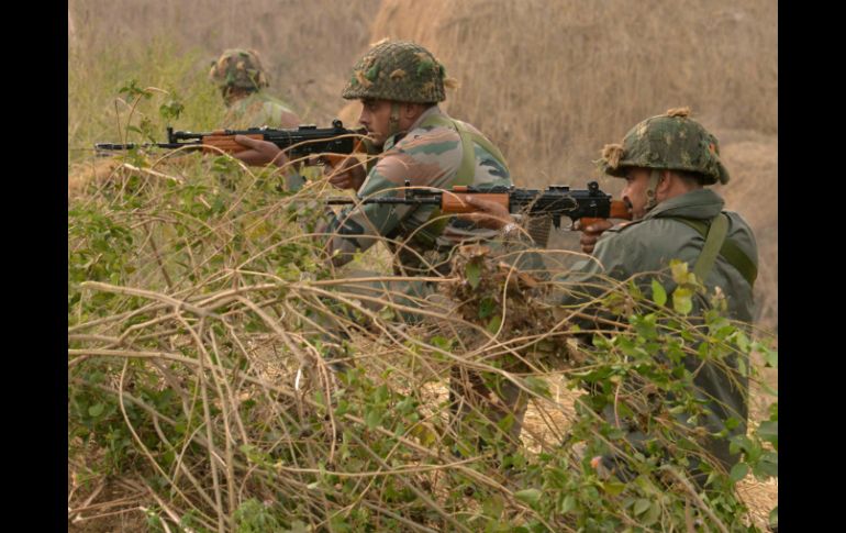 El ejército se encuentra atento para abatir al que sería el quinto agresor de la base. AFP / N. Nanu