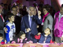 Mancera fue uno de los afortunados que le tocó el muñeco. NTX / I. Hernández