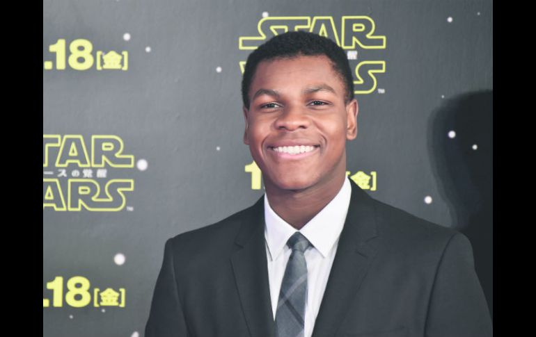 Sonriente. John Boyega celebró su nominación al Bafta como Mejor actor revelación del año. ESPECIAL /