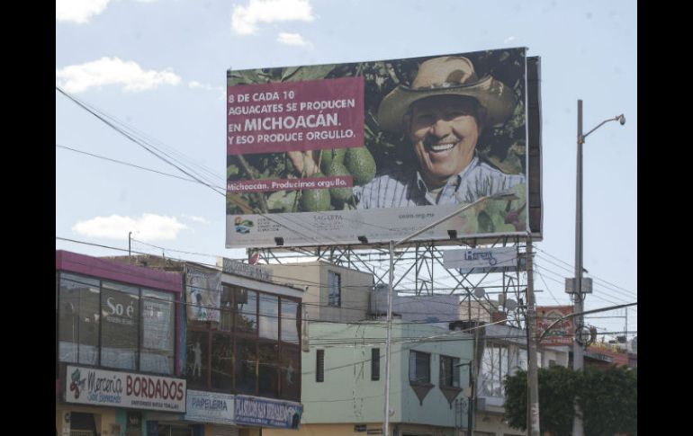 Los dueños de más de dos mil espectaculares deben 134 millones de pesos a las alcaldías por evadir el pago de licencias. EL INFORMADOR / R. Tamayo