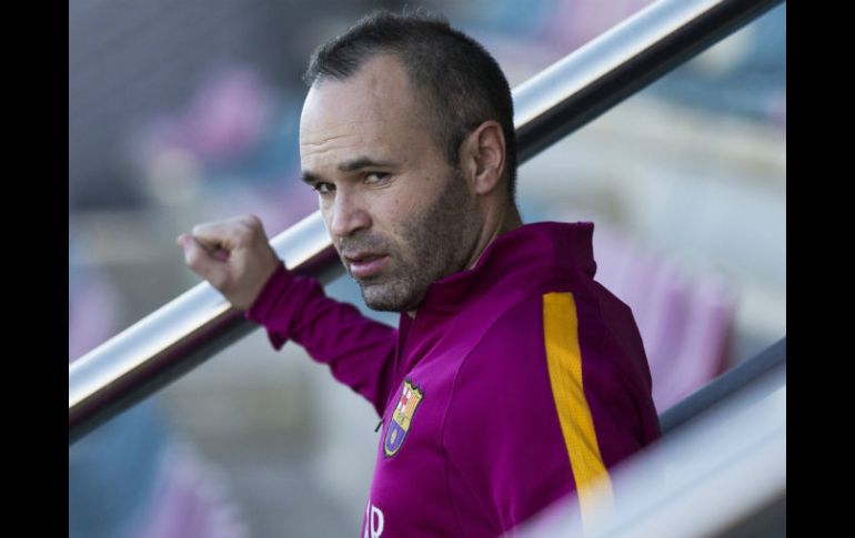 Andrés Iniesta fue elegido por los internautas para la media cancha. EFE / A. García