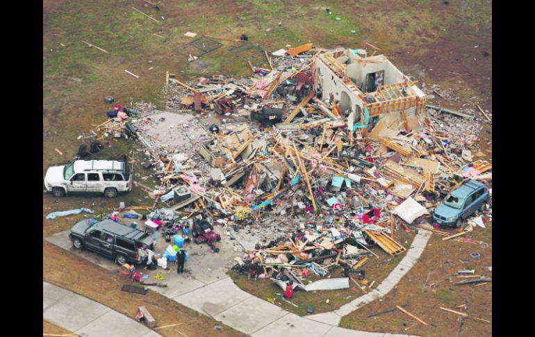 Especialistas se resisten a considerar los tornados consecuencia de la variación del clima a nivel mundial. AP /