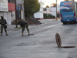 Hasta en las alcantarillas revisaron los militares para recapturar a 'El Chapo'. El operativo fue en Los Mochis. EFE /