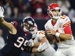 Alex Smith completó 17 de los 22 pases que intentó para 190 yardas, un touchdown y una intercepción. AFP / L. Smith