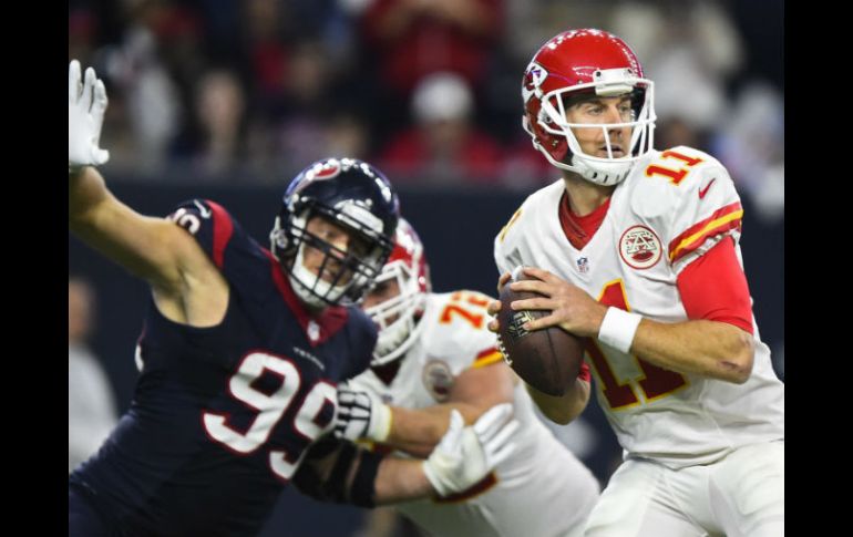 Alex Smith completó 17 de los 22 pases que intentó para 190 yardas, un touchdown y una intercepción. AFP / L. Smith