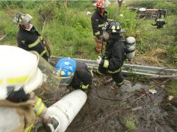 Relatan que el conductor tomó mal una curva, lo que provocó que la unidad se precipitara del puente por el que circulaba. EL INFORMADOR / ARCHIVO