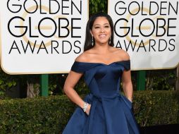 Gina Rodriguez, protagonista de la serie 'Jane the Virgin', fue una de las primeras en desfilar y está nominada a Mejor Actriz. AFP / V. Macon