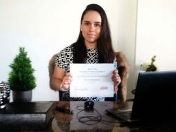 Viviana invirtió un poco de su tiempo libre para estudiar en línea. Los resultados los nota en su desempeño laboral. ESPECIAL /