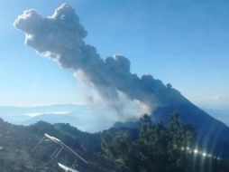 Imagen difundida por Protección Civil Jalisco del cráter del Volcán El Colima. TWITTER / @PCJalisco