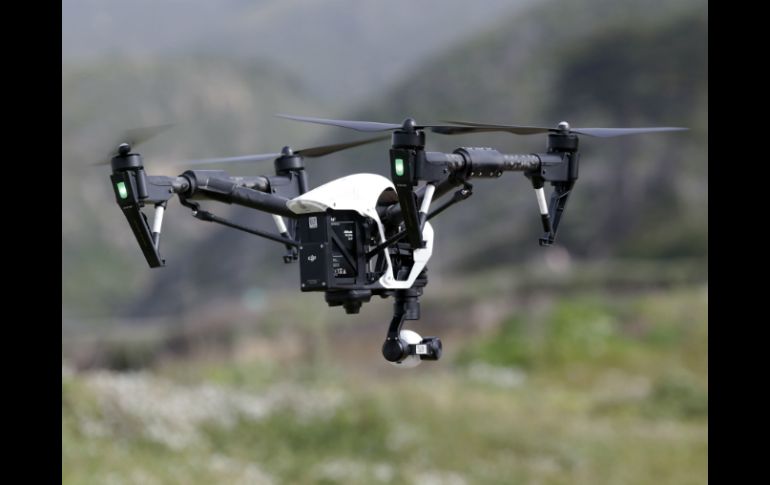 En 2012 emitieron 345 permisos para operar drones y para el 2014 el número de permisos creció a mil 672. AP / ARCHIVO