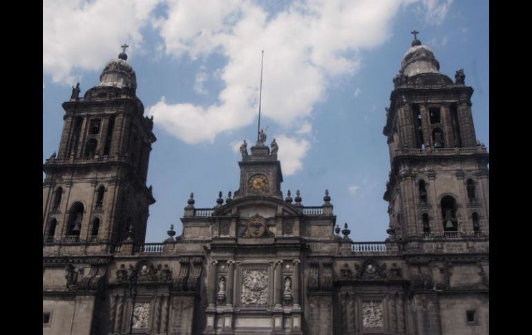 Las campanas sonarán cuando se traslade a su hospedaje, al Palacio Nacional, a la explanada del Zócalo, a la Catedral y la Basílica. NTX / ARCHIVO