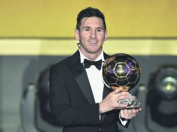 El más ganador. Lionel Messi, de Argentina, recibió su quinto Balón de Oro. AFP /