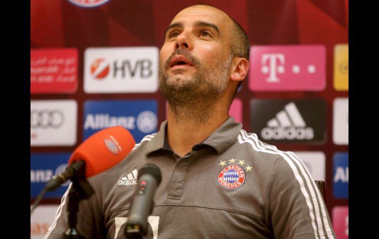 Pep Guardiola se describe como una persona a la que le gusta experimentar. AFP /