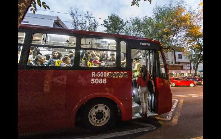 Entre los operadores hay inquietud, ya que si los trolebuses pasan a Sitren está en riesgo su empleo. EL INFORMADOR / ARCHIVO