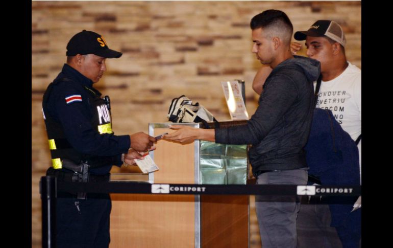 Cuando los cubanos ingresen a México deberán buscar por sus propios medios la manera de ingresar a Estados Unidos. AFP / C. González