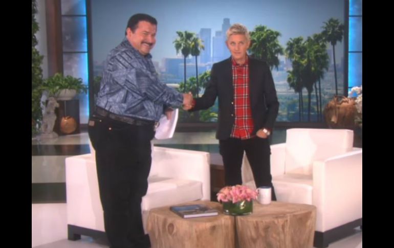 Ellen DeGeneres y un imitador se burlan de la fotografía del 'Chapo' con Sean Penn. YOUTUBE / TheEllenShow