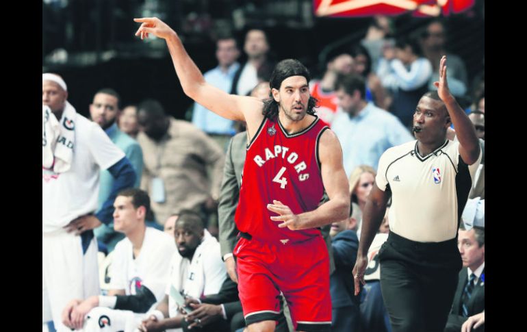 El jugador argentino de los Raptors de Toronto manifestó que la NBA debería voltear a Sudamérica para llevar partidos oficiales. AP /