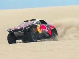 Décima etapa. El francés Stéphane Peterhansel se perfila hacia un título más en el Dakar. EFE / N. Aguilera