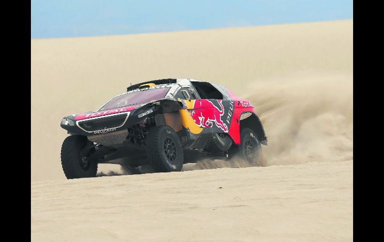 Décima etapa. El francés Stéphane Peterhansel se perfila hacia un título más en el Dakar. EFE / N. Aguilera