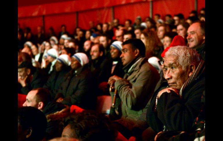 ''Entran titubeantes y se van con una sonrisa'', señala la dueña del circo. AFP / T. Fabi