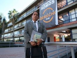 A sus 54 años de edad, Rafael Moreno ha vencido todos los obstáculos y está cerca de graduarse como abogado en la UdeG. EL INFORMADOR / M. Vargas