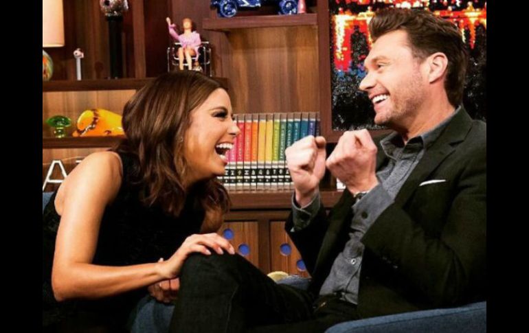 En el programa también estuvo Ryan Seacrest, con quien Longoria no paró de bromear. TWITTER / @EvaLongoria