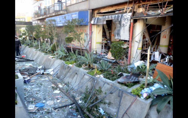 Una empleada , declaró que al llegar al lugar,se percataron de olor a gas y al abrir la reja se suscitó una explosión. SUN /