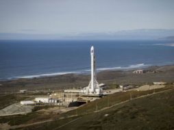 El cohete Falcon 9 despegó desde su plataforma de lanzamiento en la base aérea Vandengerg en California a las 18:42 horas GMT. TWITTER / @SpaceX