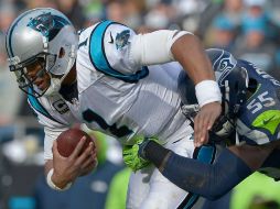 Cam Newton lanzó un pase de touchdown. AFP / G. Halverson