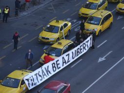 La protesta se convirtió en un bloqueo total durante la tarde. AFP / F. Isza