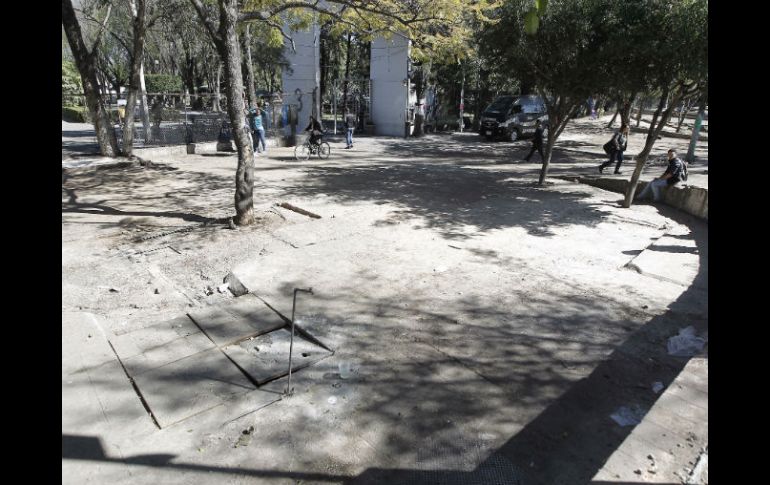 Aspecto del lugar donde se retiraron los negocios de comida frente al CUCEA. EL INFORMADOR / ARCHIVO