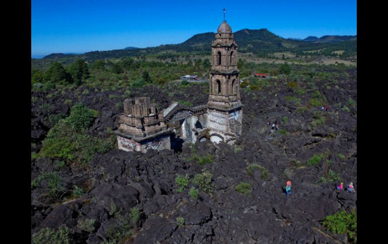 No hubo ni un sólo muerto, pero ambos poblados desaparecieron, sólo quedó en pie la torre y el campanario de una iglesia. AFP / M. Vázquez