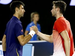 El número uno del mundo, Djokovic (i) ahora se enfrentará a Andreas Seppi. AP / V. Thian