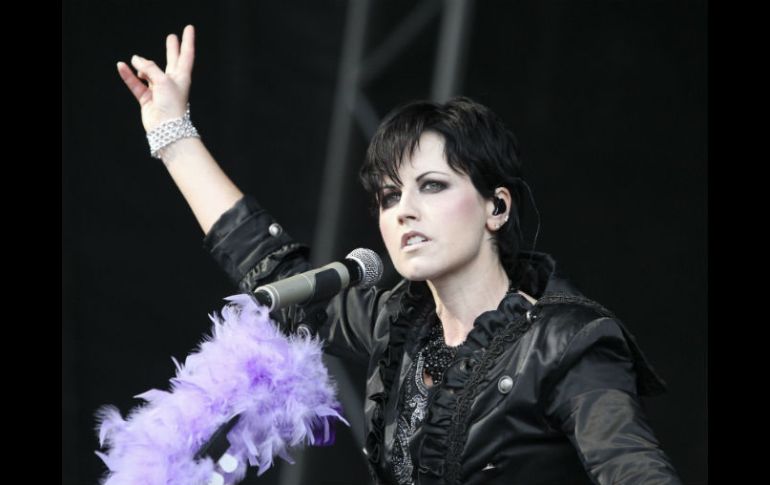 Dolores O'Riordan padece trastorno bipolar, acusó que la intentaron manosear. AFP / ARCHIVO