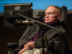 Señala que con todo respeto, ni Stephen Hawking ni nadie tiene el conocimiento para poder decir esas palabras. AP / ARCHIVO