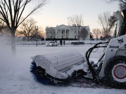 Se prevé que estadounidenses podrían enfrentarse a una gruesa capa de hasta 60 centímetros de nieve, además de ventiscas. AP / C. Kaster