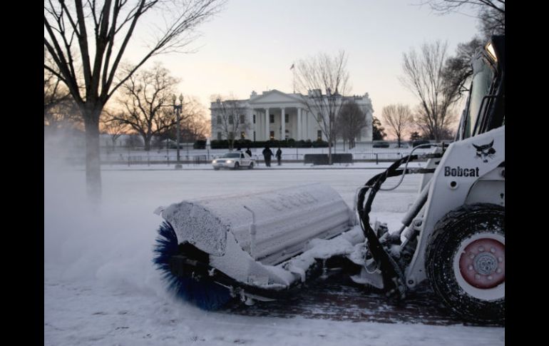 Se prevé que estadounidenses podrían enfrentarse a una gruesa capa de hasta 60 centímetros de nieve, además de ventiscas. AP / C. Kaster