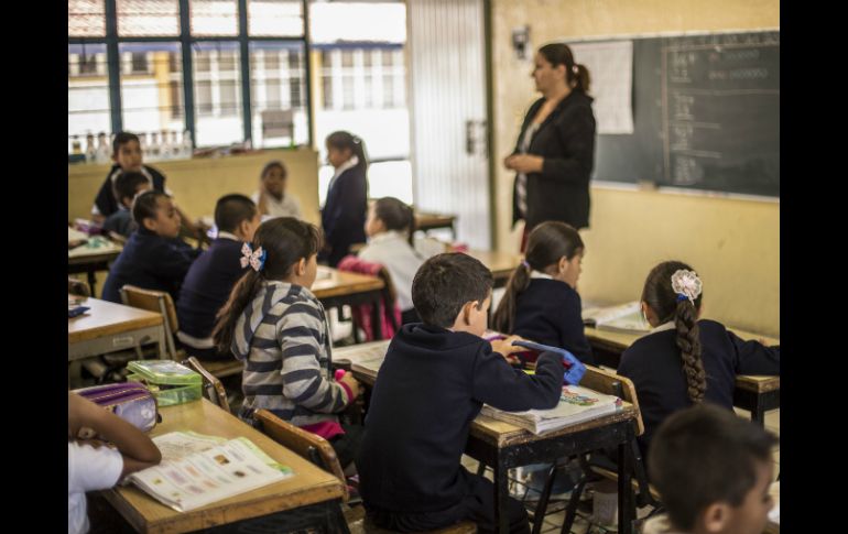 Recomiendan cambiar el ambiente de la clase para que pasen más tiempo en pie. EL INFORMADOR / ARCHIVO