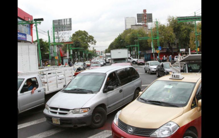 Hasta que no se decrete la reforma, se continuará con la entrega de placas con nomenclatura del DF. NTX / ARCHIVO