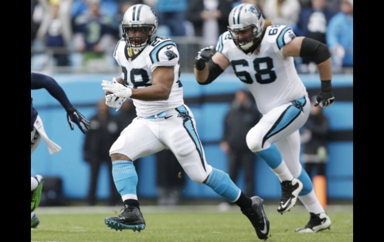 La ofensiva de Carolina se sostiene en el estelar Jonathan Stewart, octavo en yardas ganadas con 989 en 242 veces que llevó el ovoide. AP / ARCHIVO