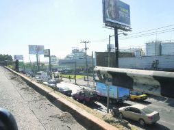 El paso elevado de Lázaro Cárdenas, a la altura de Colón, luce sin ninguna protección. EL INFORMADOR / M. Vargas