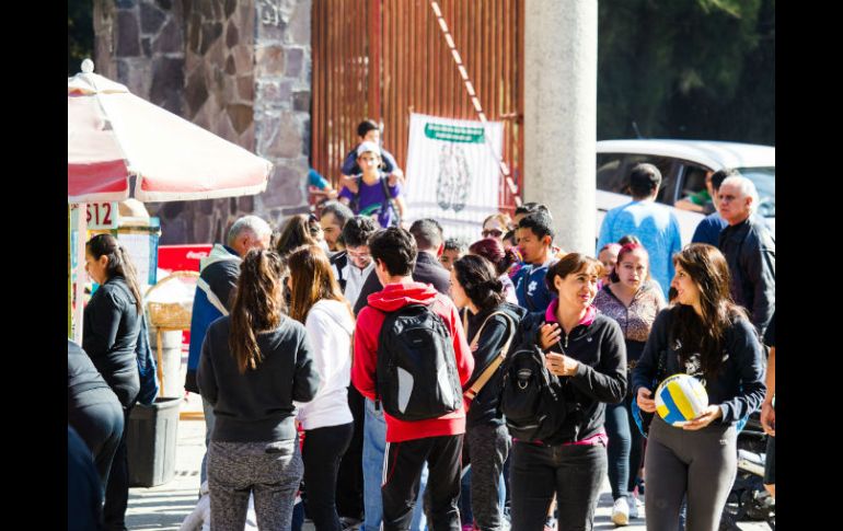 Visitantes del bosque hicieron largas filas para apoyar la causa. EL INFORMADOR / P. Franco