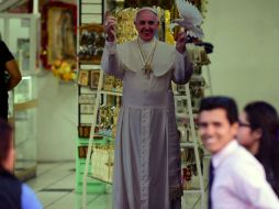 Efigie del papa en una tienda cerca de la Basílica de Guadalupe, uno de los puntos que visitará su santidad. AFP / A. Estrella