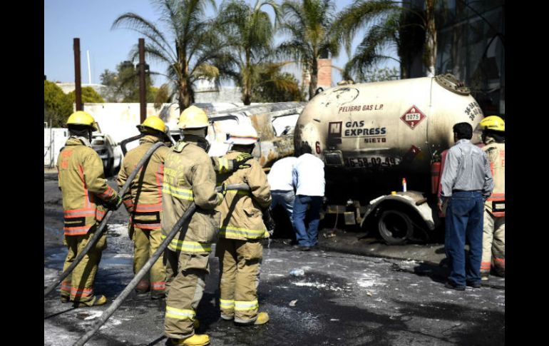 El siniestro se debió a una falla mecánica por la falta de frenos de la unidad cargada de gas provocó 16 lesionados. SUN / ARCHIVO