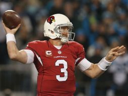 Carson Palmer sufrió cuatro intercepciones y soltó dos balones en el juego por el título de la Conferencia Nacional. AFP / S. Lecka