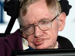 Hawking afirma que tuvo mala suerte al padecer una enfermedad neuromotora, pero que ha sido afortunado en todo lo demás. EFE / ARCHIVO