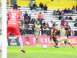 Triunfo tapatío. Los Leones Negros son fuertes en su casa. EL INFORMADOR / M. Vargas