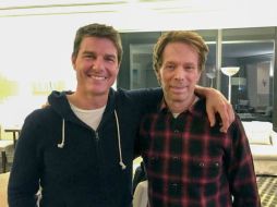 El productor Jerry Bruckheimer compartió en su cuenta de Twitter una foto con Tom Cruise. TWITTER / @BRUCKHEIMERJB